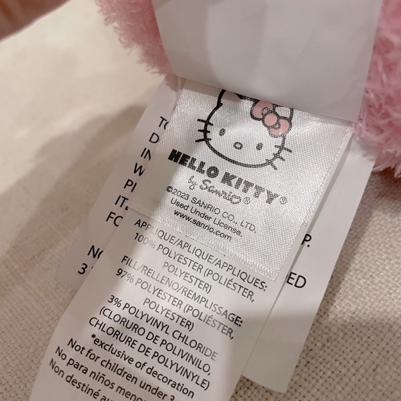 SOLD Hello Kitty Sanrio Travel Blanket & Plush Set Pink - Picture 4 of 6